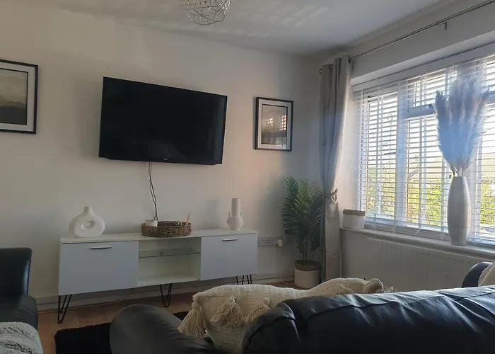 A&S Properties, No Guest Fees, With Drive And Near City Centre