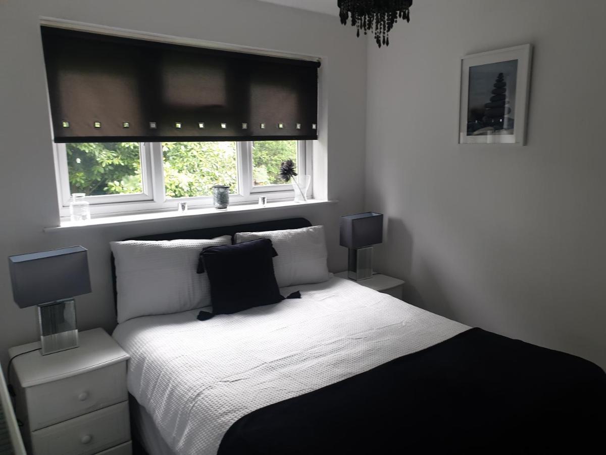 A&s Properties, No Guest Fees, With Drive And Near Centre * Wolverhampton