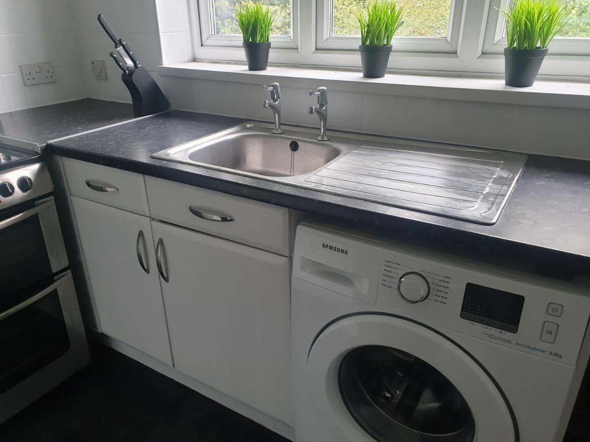A&s Properties, No Guest Fees, With Drive And Near Centre Apartment