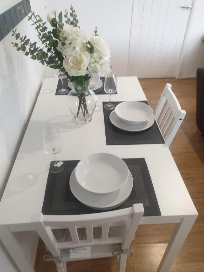 A&s Properties, No Guest Fees, With Drive And Near Centre * Wolverhampton
