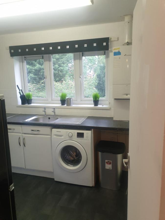 Apartment A&s Properties, No Guest Fees, With Drive And Near Centre *